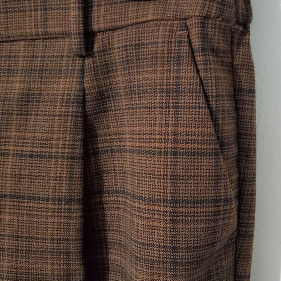 Croft & Barrow, women's plaid pull on tapered trousers. New without tags. - Picture 3 of 9